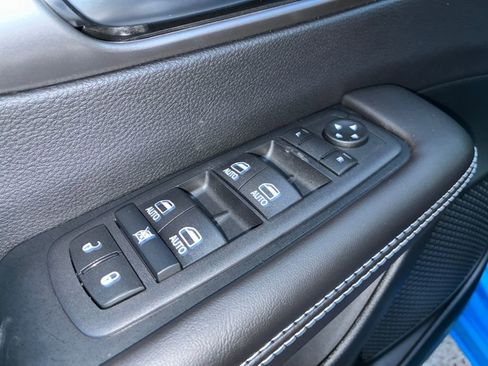 New 2026 Chrysler Pacifica Select FWD image 11