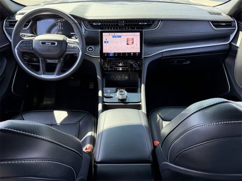 Certified 2024 Jeep Grand Cherokee Limited w/ Black Appearance Package image 21