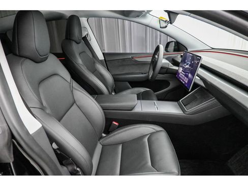 Used 2026 Tesla Model Y Long Range RWD image 17