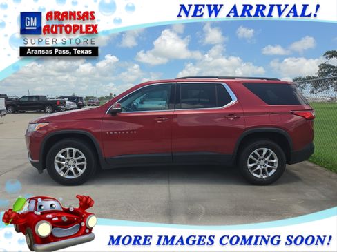 Used 2021 Chevrolet Traverse LT FWD image 2