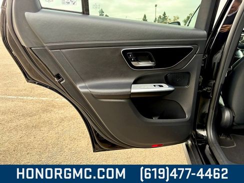 Used 2024 Mercedes-Benz GLC 300 image 17