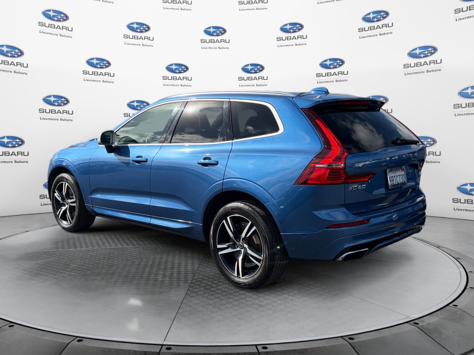 Used 2018 Volvo XC60 T6 R-Design w/ Convenience Package AWD/4WD image 4