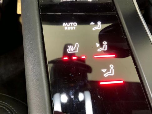 Used 2023 Porsche Macan Turbo image 39