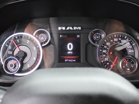 Used 2024 RAM 2500 Tradesman w/ Chrome Appearance Group image 21