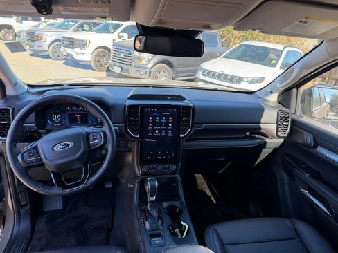 Used 2025 Ford Ranger Lariat w/ FX4 Off-Road Package AWD/4WD image 11