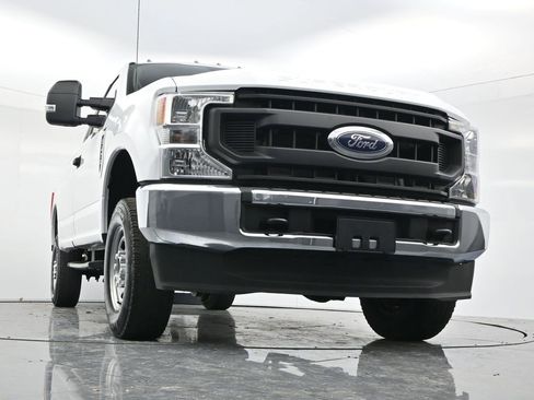 Used 2022 Ford F250 XL w/ Power Equipment Group image 39