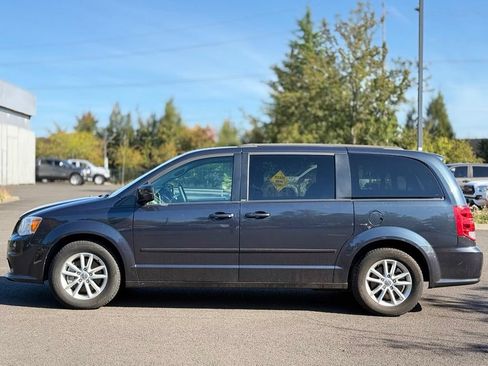 Used 2014 Dodge Grand Caravan SXT w/ UConnect Hands-Free Group FWD image 2