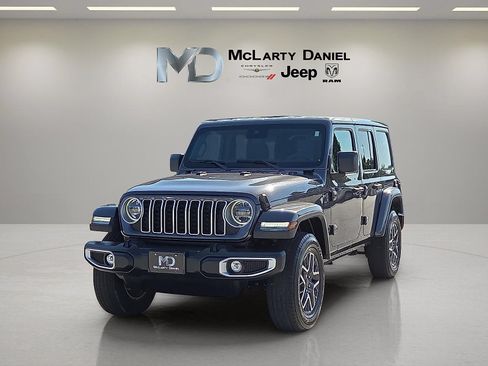 Used 2025 Jeep Wrangler Unlimited Sahara AWD/4WD image 2