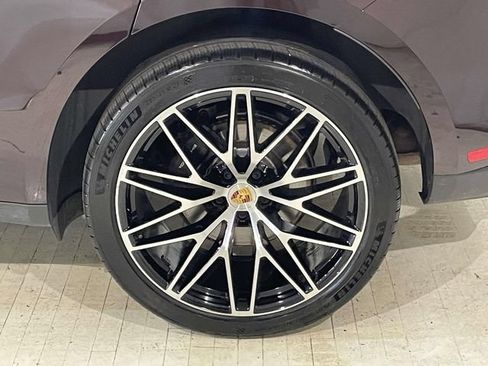 Certified 2026 Porsche Macan AWD/4WD image 12