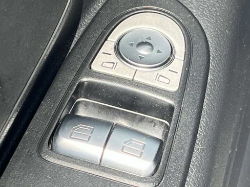 Used 2023 Mercedes-Benz Metris Passenger image 18