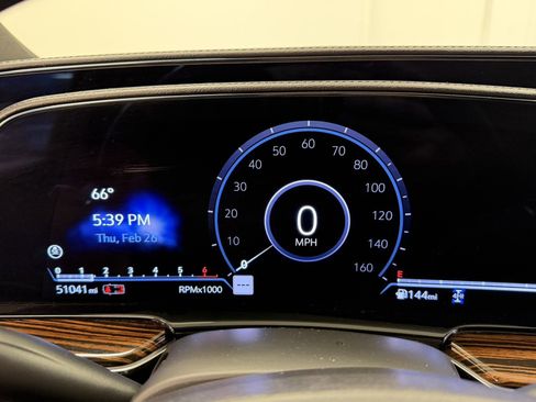 Used 2023 Cadillac Escalade ESV Luxury image 9