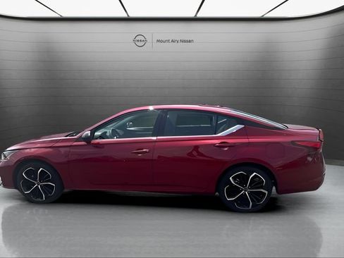Certified 2024 Nissan Altima 2.5 SR FWD image 7
