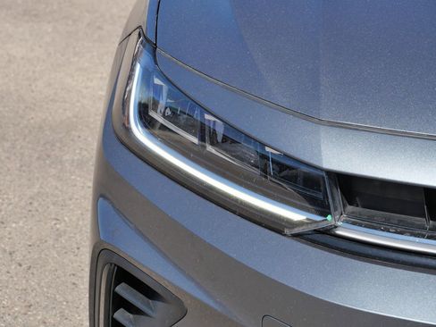 Used 2025 Volkswagen Jetta Sport image 3