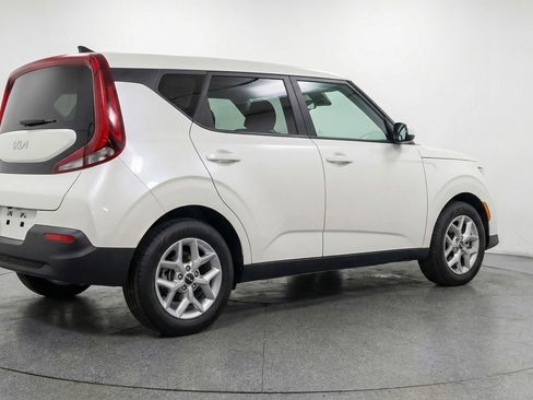 Used 2025 Kia Soul LX w/ LX Technology Package FWD image 7