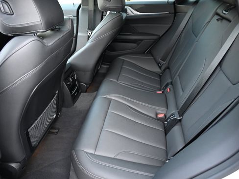 Used 2022 BMW i4 eDrive40 image 12