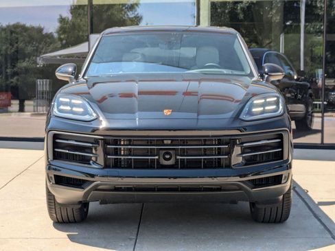 Certified 2025 Porsche Cayenne image 6