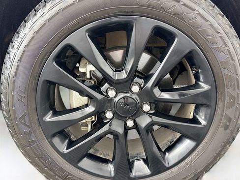 Used 2017 Jeep Grand Cherokee Altitude image 30