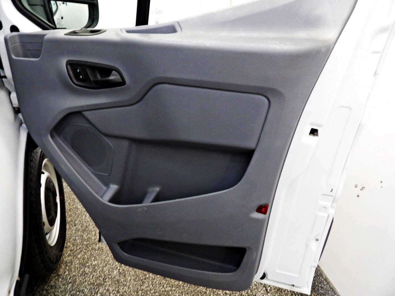 Used 2018 Ford Transit 150 XL RWD image 8