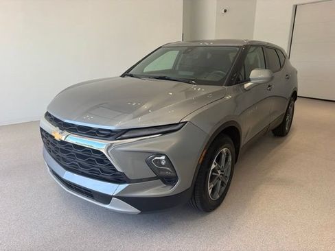 Used 2025 Chevrolet Blazer LT AWD/4WD image 3