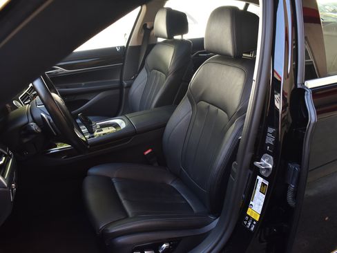 Used 2020 BMW 740i xDrive xDrive w/ Cold Weather Package image 19