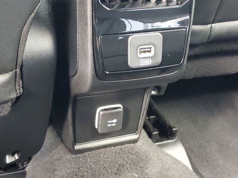 Used 2023 Jeep Compass Latitude image 13