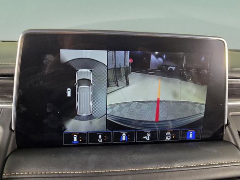 Used 2022 GMC Yukon XL SLT w/ SLT Luxury Package image 16