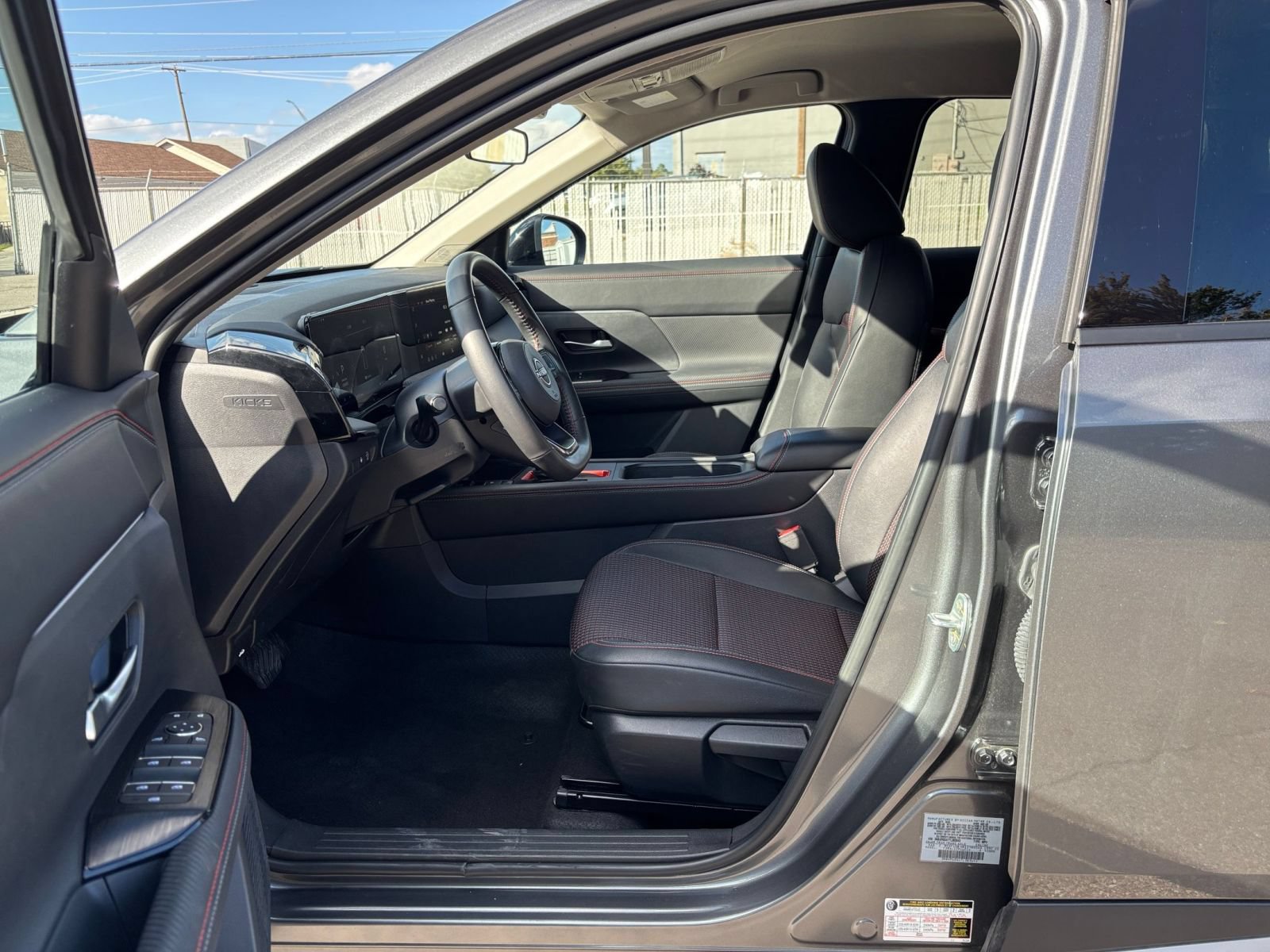 Used 2026 Nissan Kicks SR FWD image 25