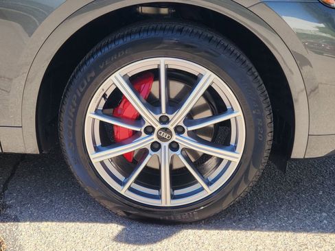 Used 2024 Audi Q5 e Premium Plus w/ Premium Plus Package image 16