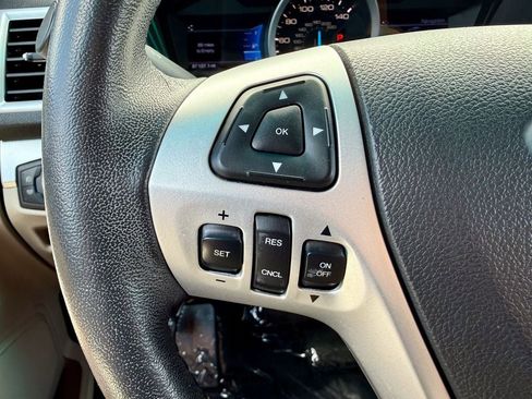 Used 2014 Ford Explorer XLT w/ Equipment Group 202A AWD/4WD image 28