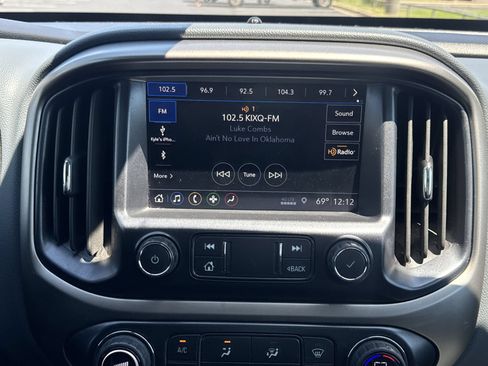 Used 2021 Chevrolet Colorado Z71 AWD/4WD image 16