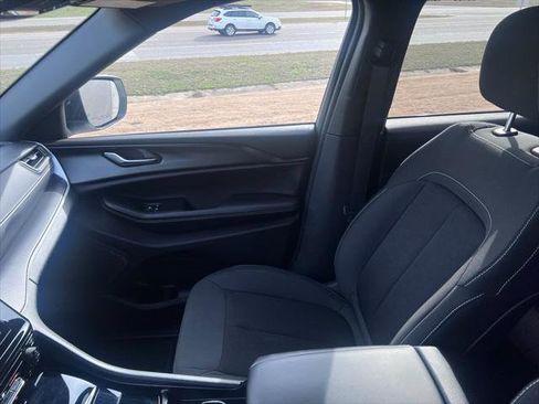 Certified 2024 Jeep Grand Cherokee Laredo w/ MOPAR Finishing Package image 18