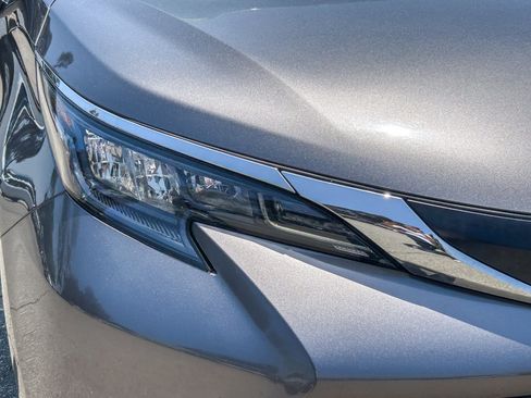 Used 2024 Toyota Sienna XLE FWD image 4