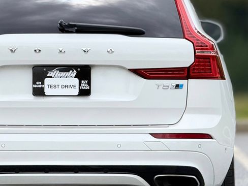 Used 2019 Volvo XC60 T5 R-Design w/ Protection Package Premier FWD image 17