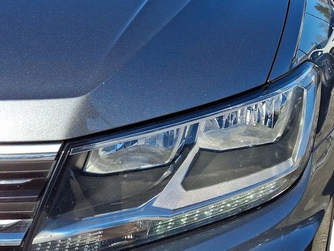 Used 2021 Volkswagen Tiguan SE R-Line image 10