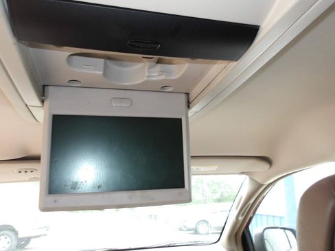 Used 2013 Chrysler Town & Country Touring-L w/ Driver Convenience Group FWD image 25