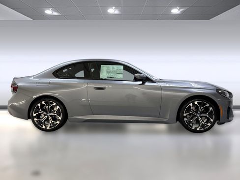 Used 2025 BMW 230i Coupe w/ Convenience Package image 8