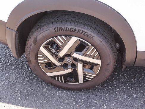 Used 2025 Nissan Kicks SV FWD image 11