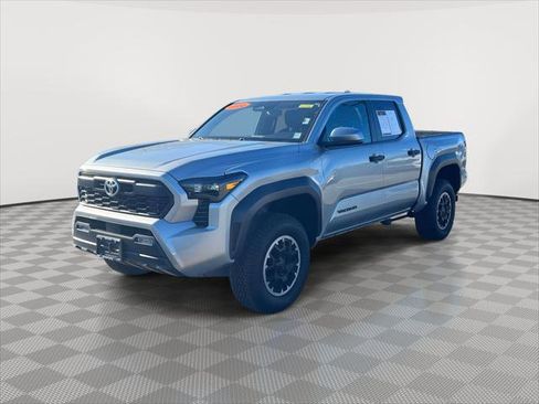 Used 2024 Toyota Tacoma TRD Off-Road image 3
