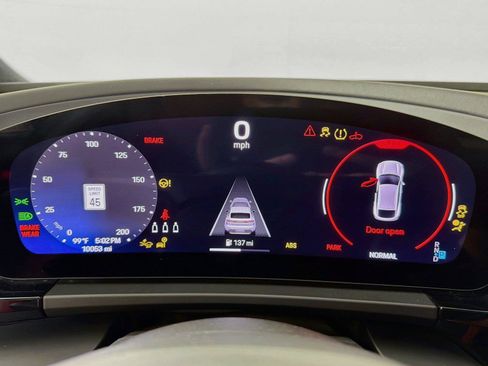 Certified 2025 Porsche Macan Turbo Electric AWD/4WD image 19