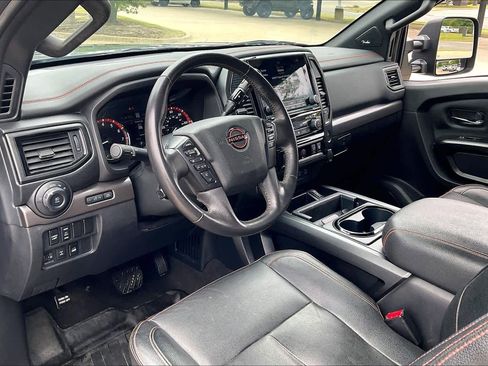 Used 2023 Nissan Titan PRO-4X w/ Pro-4x Convenience Package AWD/4WD image 17