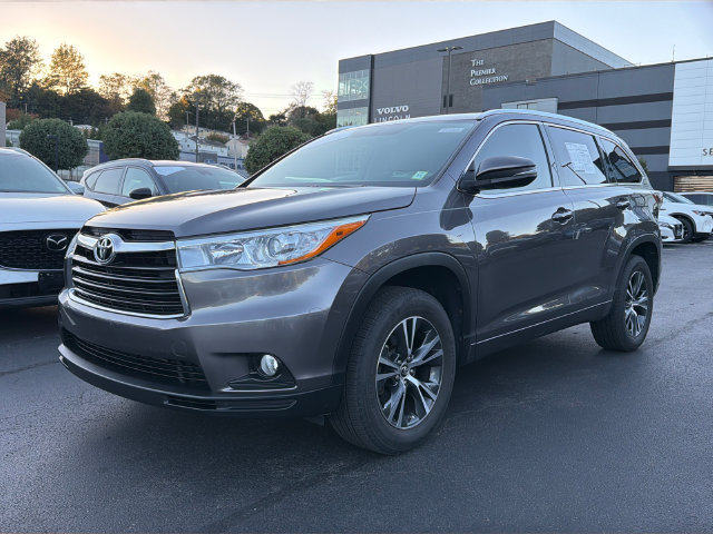 Used 2016 Toyota Highlander XLE FWD image 3