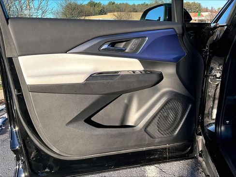 Used 2025 Chevrolet Equinox EV LT image 9