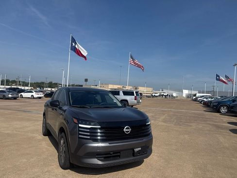 Used 2025 Nissan Kicks S AWD/4WD image 3
