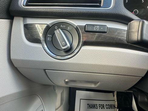 Used 2018 Volkswagen Passat 2.0T SE image 11