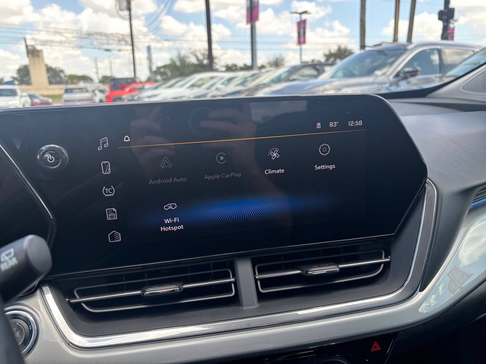 Used 2025 Chevrolet Trax LT w/ LT Convenience Package FWD image 19