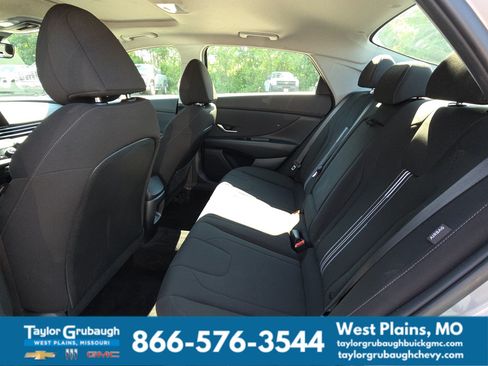 Used 2025 Hyundai Elantra SEL FWD image 29