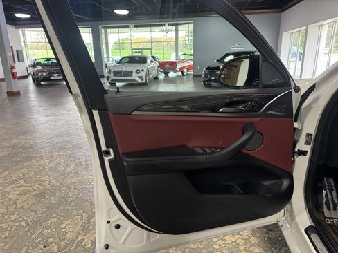 Used 2023 BMW X4 M40i w/ Premium Package image 15