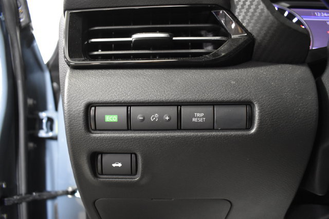 Certified 2025 Nissan Sentra SR FWD image 13