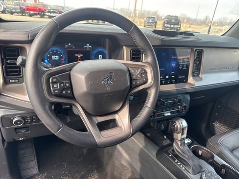 Used 2025 Ford Bronco Outer Banks image 23