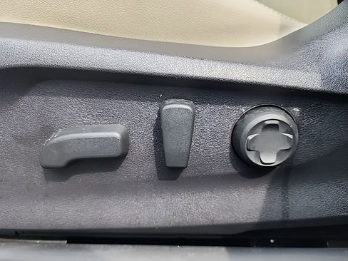 Used 2023 Subaru Ascent Limited w/ Technology Package image 19